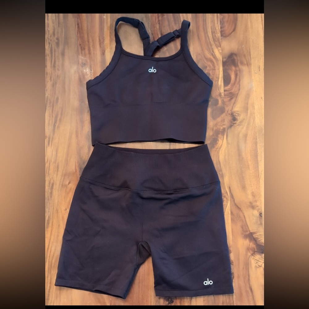 Alo Black Sports Bra and Leggings Set